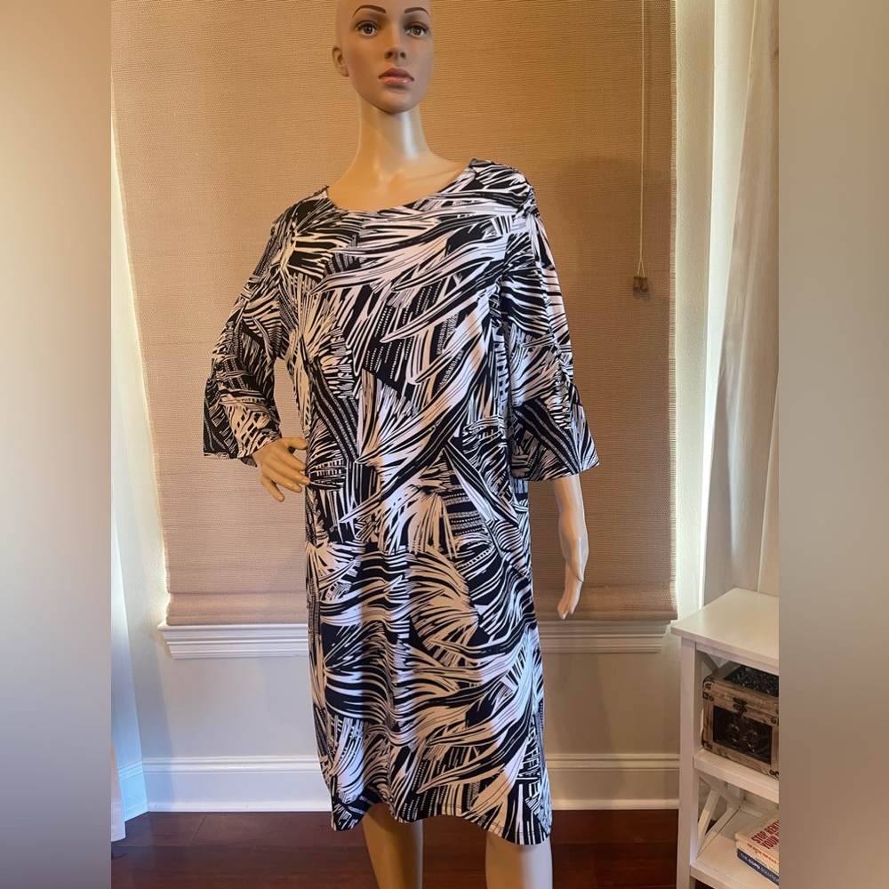 Alexander & oak black and white pattern dress. Size XX LARGE